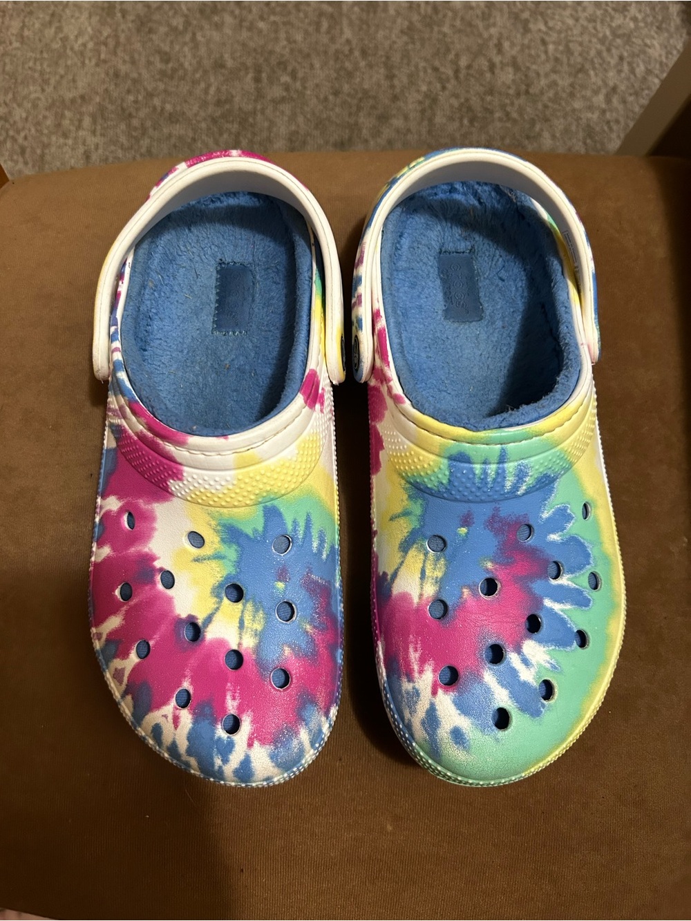 CROCS Tie-Dye Fuzzy-Lined Clog - Blue, Pink & Yellow